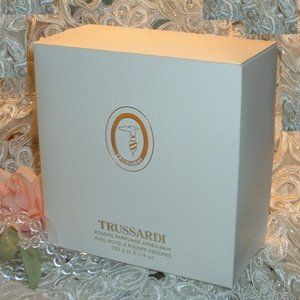 TRUSSARDI Donna ~ Perfumed Dusting Bath POWDER ~ 5 oz / 150 g ~ FULL SIZE